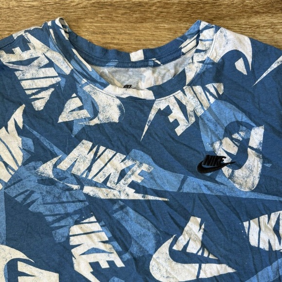 Nike Swoosh Print T-Shirt - Picture 2 of 11
